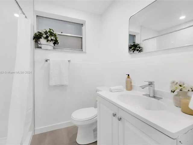 330 SE 2nd St # 104F, Hallandale Beach FL 33009