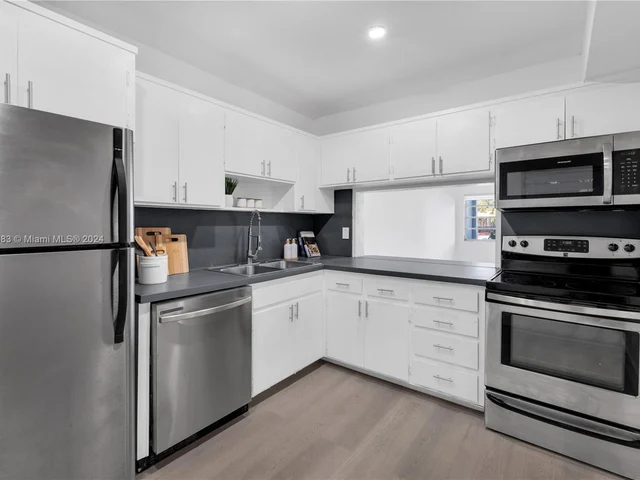 330 SE 2nd St # 104F, Hallandale Beach FL 33009