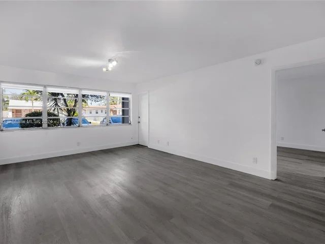 330 SE 2nd St # 104F, Hallandale Beach FL 33009