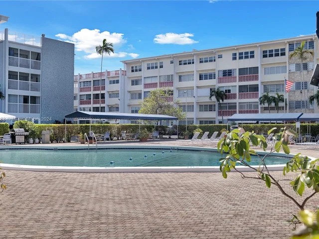 330 SE 2nd St # 104F, Hallandale Beach FL 33009