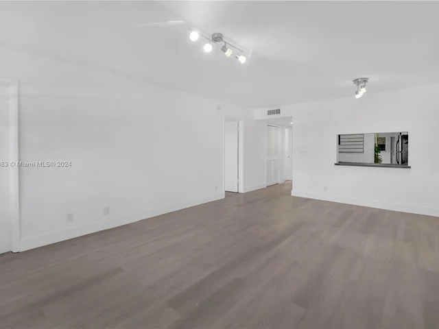 330 SE 2nd St # 104F, Hallandale Beach FL 33009