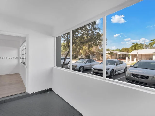 330 SE 2nd St # 104F, Hallandale Beach FL 33009