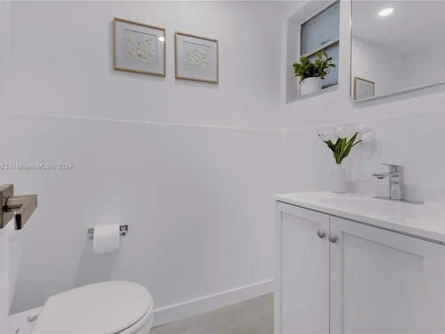 330 SE 2nd St # 104F, Hallandale Beach FL 33009