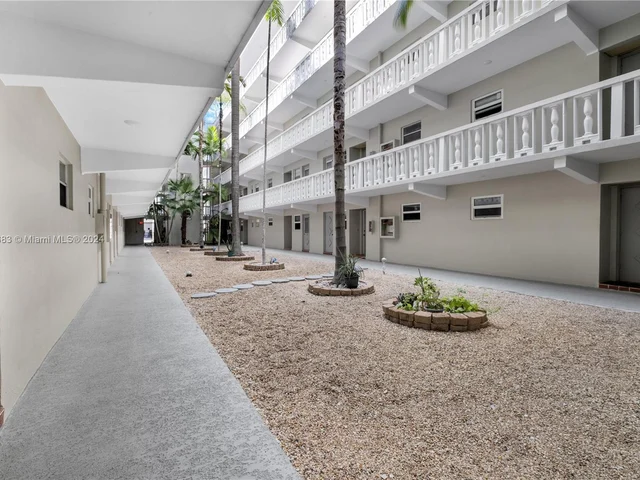 330 SE 2nd St # 104F, Hallandale Beach FL 33009