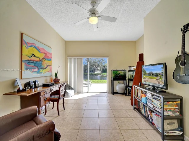 9250 Oak Grove Cir, Davie FL 33328