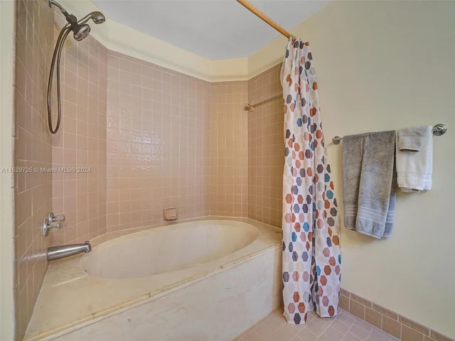 9250 Oak Grove Cir, Davie FL 33328