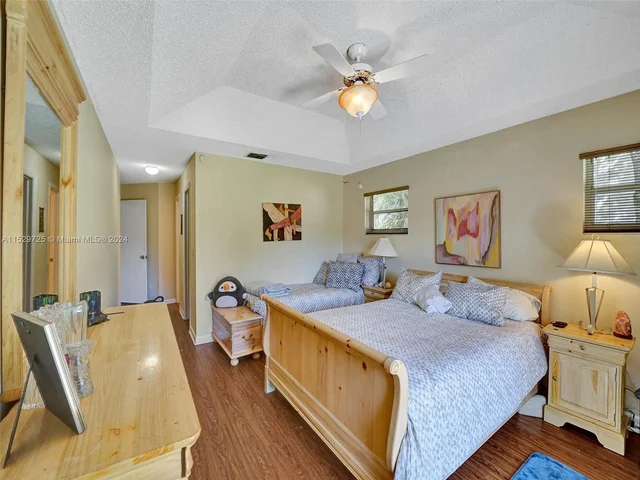 9250 Oak Grove Cir, Davie FL 33328