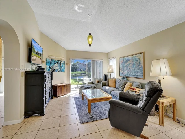 9250 Oak Grove Cir, Davie FL 33328