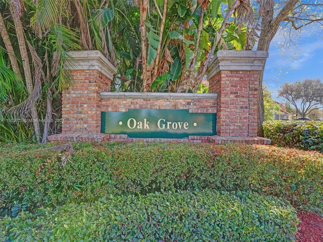 9250 Oak Grove Cir, Davie FL 33328