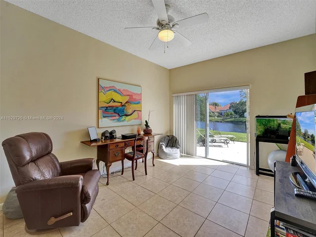 9250 Oak Grove Cir, Davie FL 33328