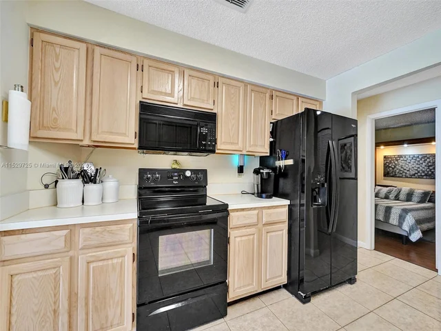 9250 Oak Grove Cir, Davie FL 33328