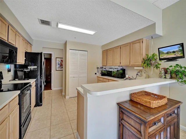 9250 Oak Grove Cir, Davie FL 33328