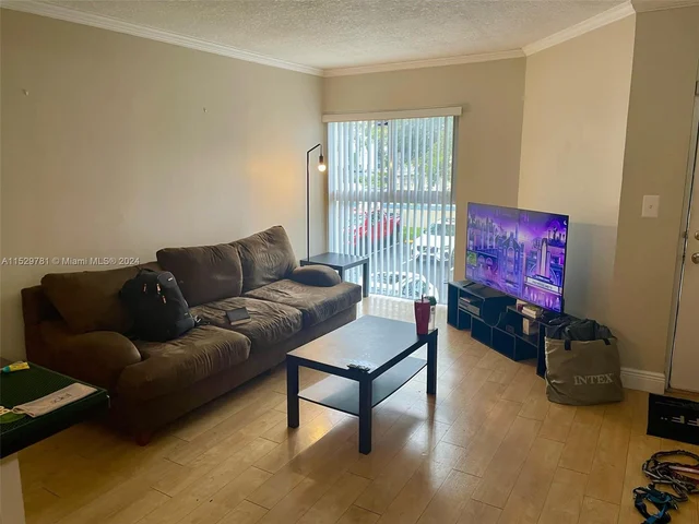 6880 SW 44th St # 208, Miami FL 33155
