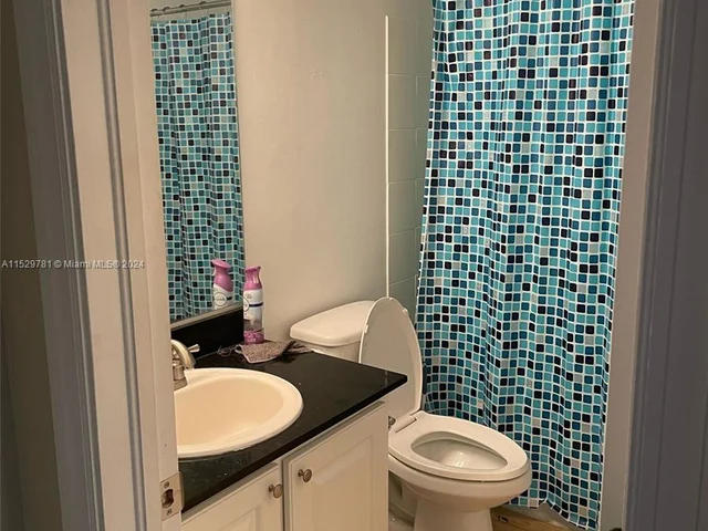 6880 SW 44th St # 208, Miami FL 33155