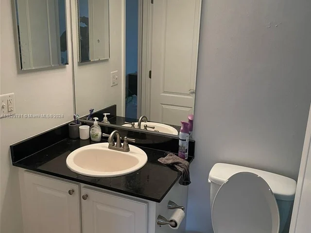 6880 SW 44th St # 208, Miami FL 33155