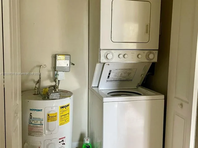 6880 SW 44th St # 208, Miami FL 33155