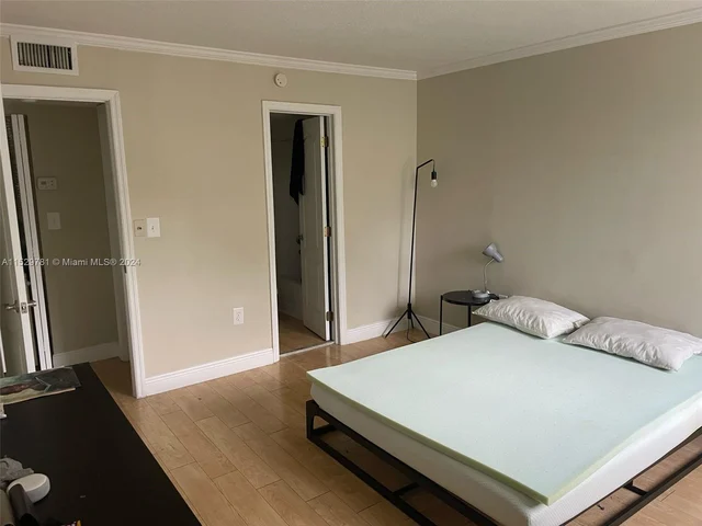 6880 SW 44th St # 208, Miami FL 33155