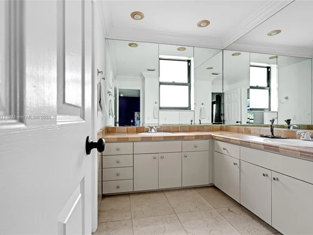 698 Fernwood Rd # B, Key Biscayne FL 33149