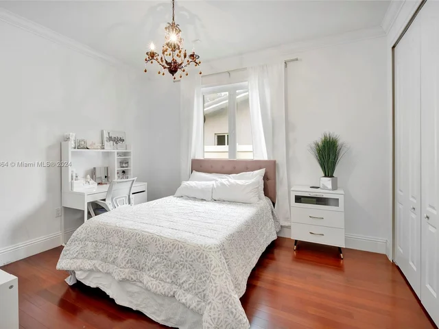 6951 Loch Ness Dr, Miami Lakes FL 33014