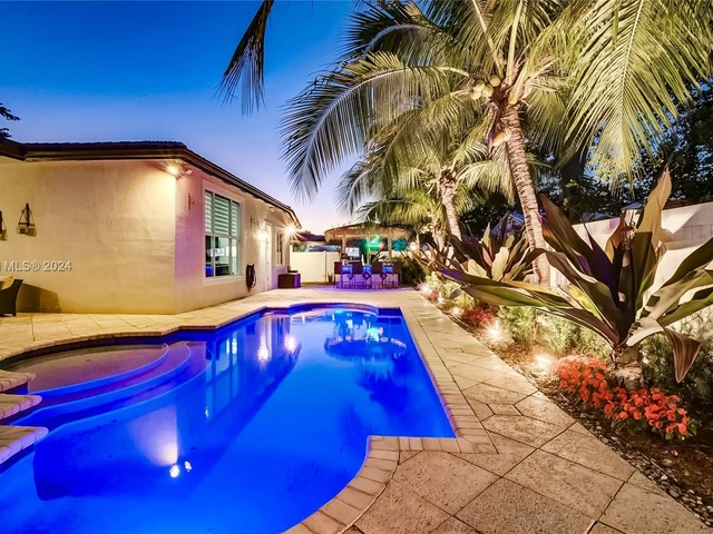 6951 Loch Ness Dr, Miami Lakes FL 33014