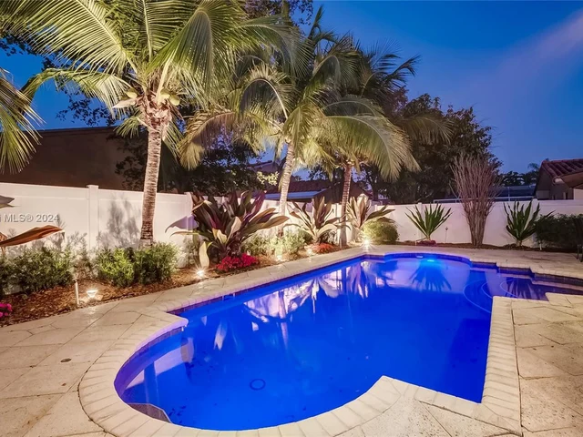 6951 Loch Ness Dr, Miami Lakes FL 33014