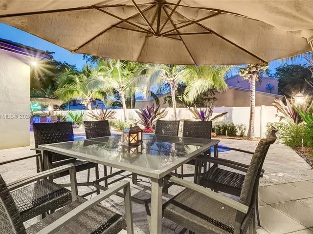 6951 Loch Ness Dr, Miami Lakes FL 33014