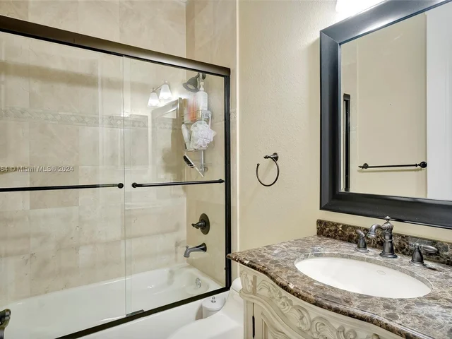 6951 Loch Ness Dr, Miami Lakes FL 33014