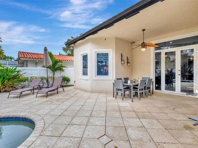 6951 Loch Ness Dr, Miami Lakes FL 33014