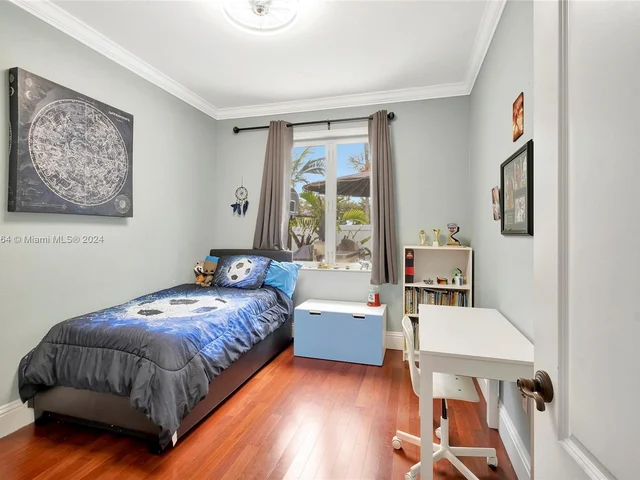 6951 Loch Ness Dr, Miami Lakes FL 33014