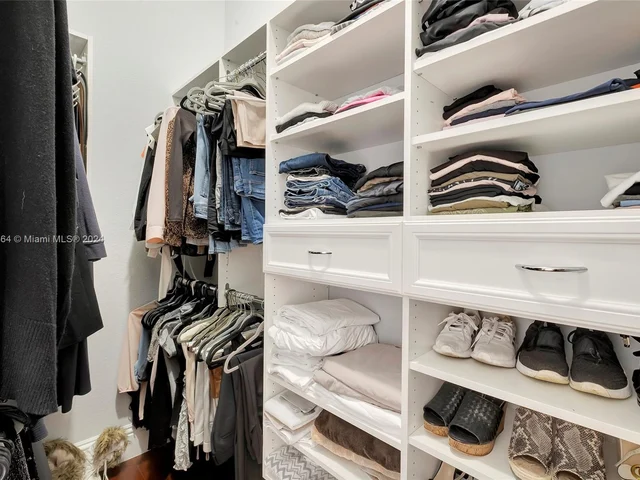 6951 Loch Ness Dr, Miami Lakes FL 33014