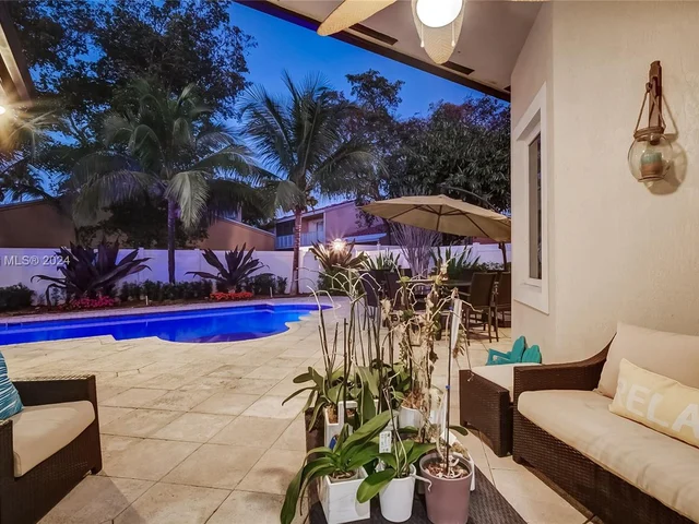 6951 Loch Ness Dr, Miami Lakes FL 33014