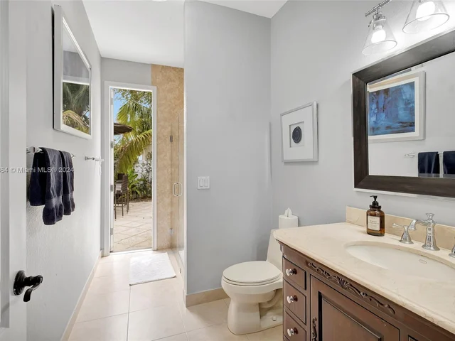 6951 Loch Ness Dr, Miami Lakes FL 33014