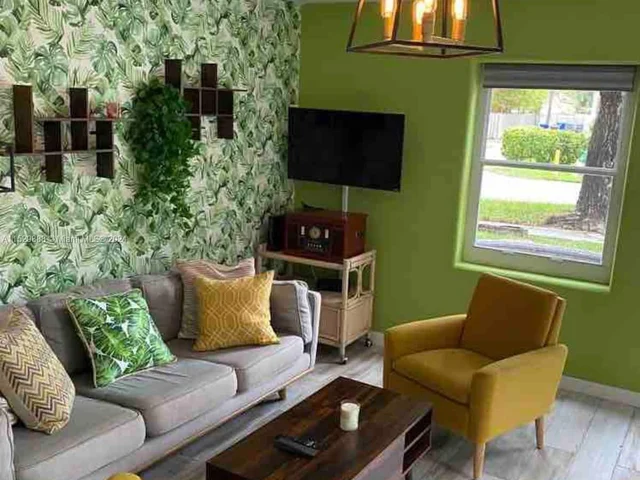 1701 Fletcher St, Hollywood FL 33020