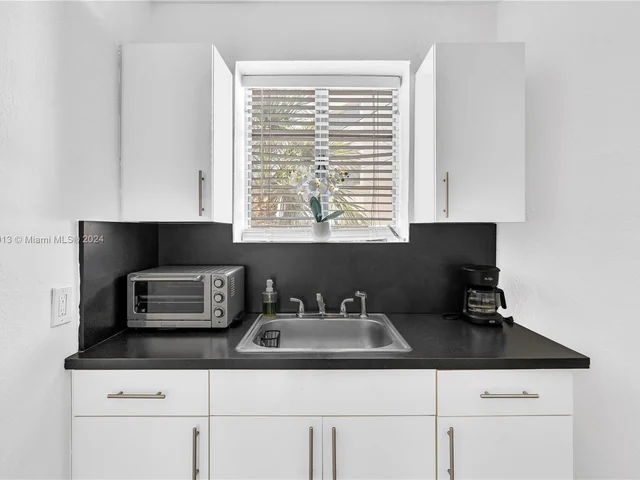 3920 Garden Ave # 12, Miami Beach FL 33140