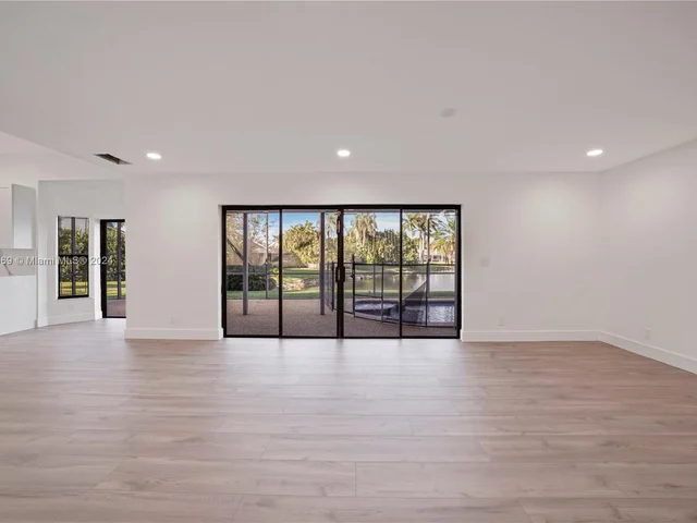 6411 NW 50th St, Coral Springs FL 33067