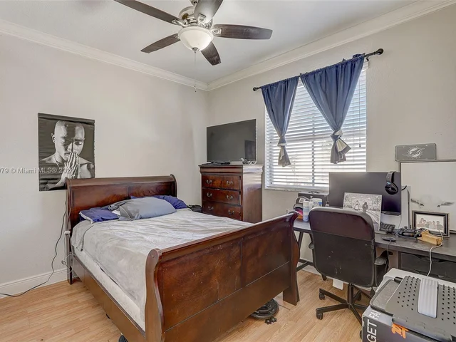 1014 NE 41st Pl, Homestead FL 33033