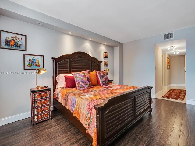 2333 Brickell Ave # 206, Miami FL 33129