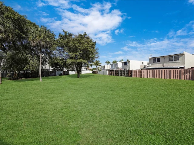 1083 W 38th St # 8, Hialeah FL 33012