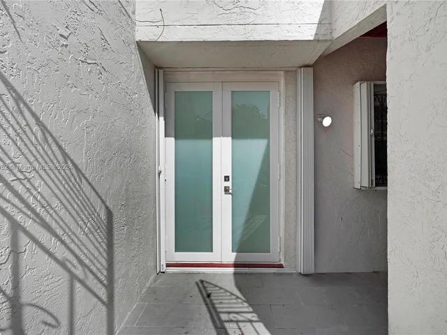 1083 W 38th St # 8, Hialeah FL 33012