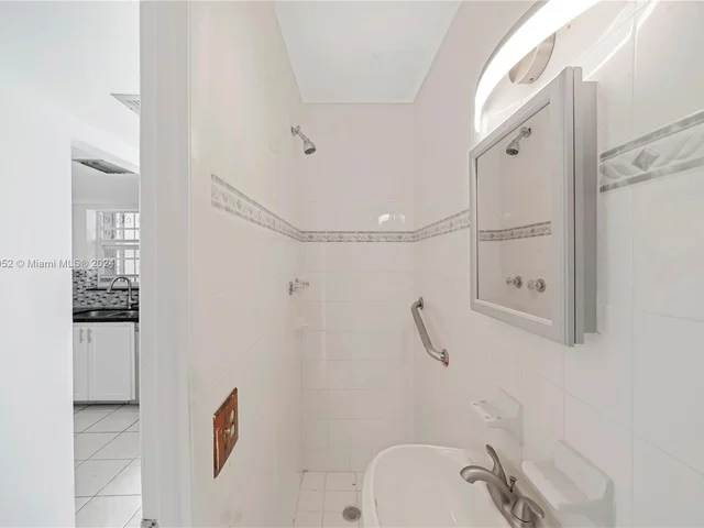 1083 W 38th St # 8, Hialeah FL 33012