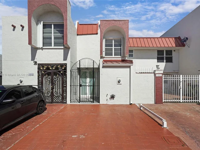 1083 W 38th St # 8, Hialeah FL 33012