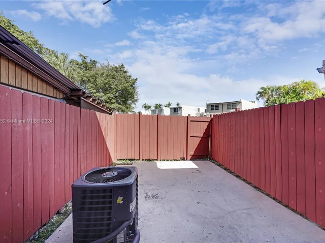 1083 W 38th St # 8, Hialeah FL 33012