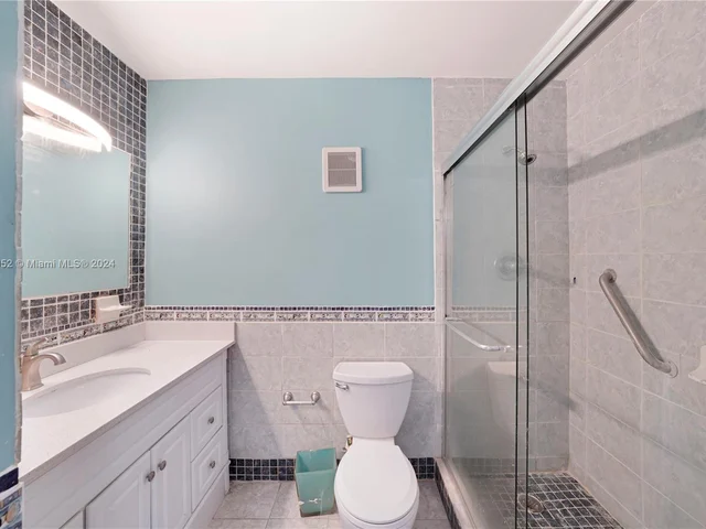 1083 W 38th St # 8, Hialeah FL 33012