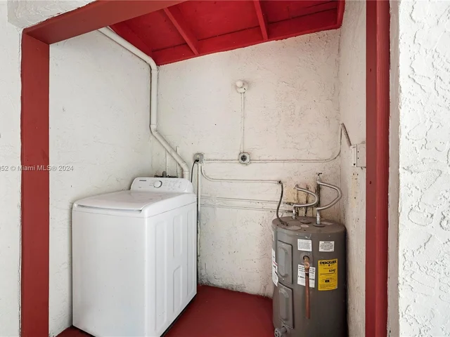 1083 W 38th St # 8, Hialeah FL 33012