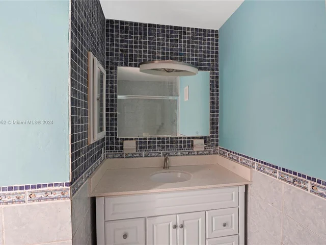 1083 W 38th St # 8, Hialeah FL 33012