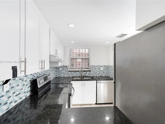 1083 W 38th St # 8, Hialeah FL 33012