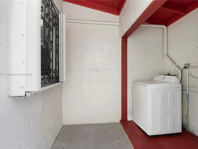 1083 W 38th St # 8, Hialeah FL 33012