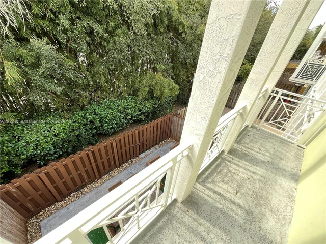 10748 NW 74th Ln, Doral FL 33178