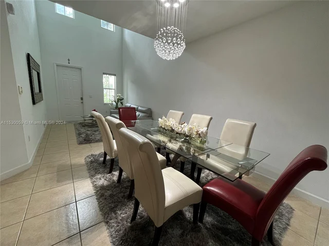 10748 NW 74th Ln, Doral FL 33178