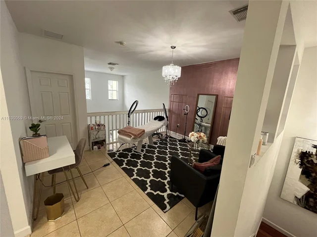 10748 NW 74th Ln, Doral FL 33178